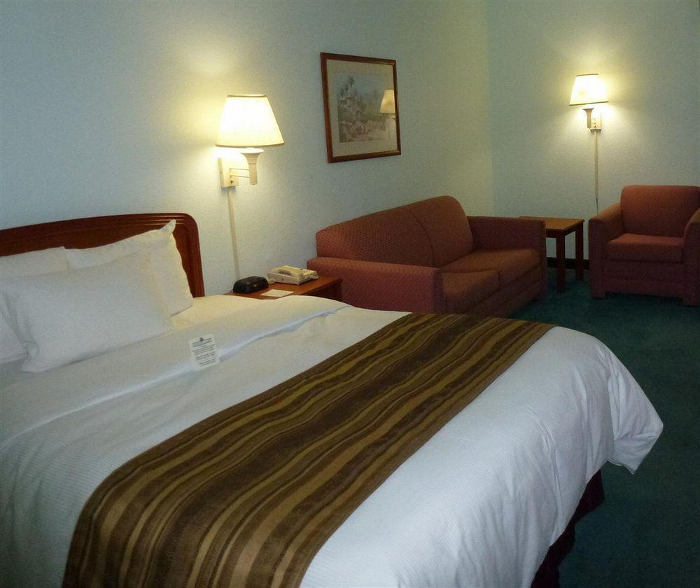 Days Inn & Suites By Wyndham Fort Myers Near Jetblue Park Cameră foto